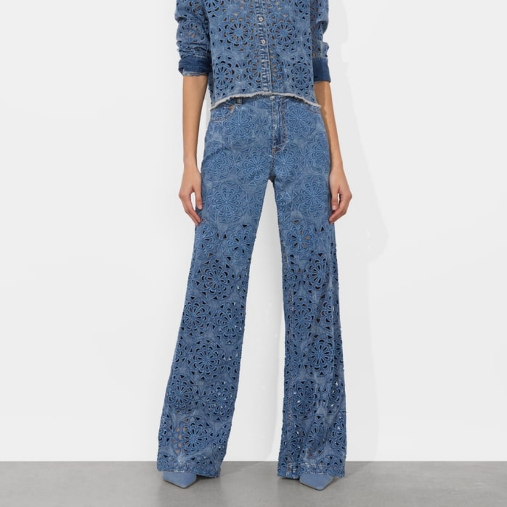 Alice + Olivia WEEZY LASERCUT JEAN - Picture 2 of 16